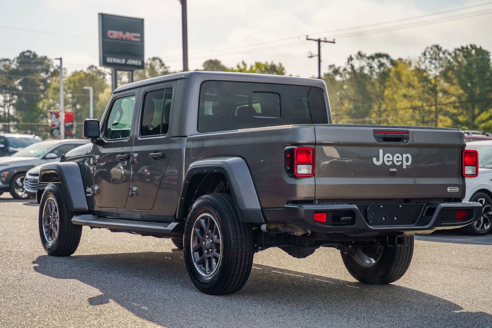 Used 2022 Gray Jeep Overland image 5