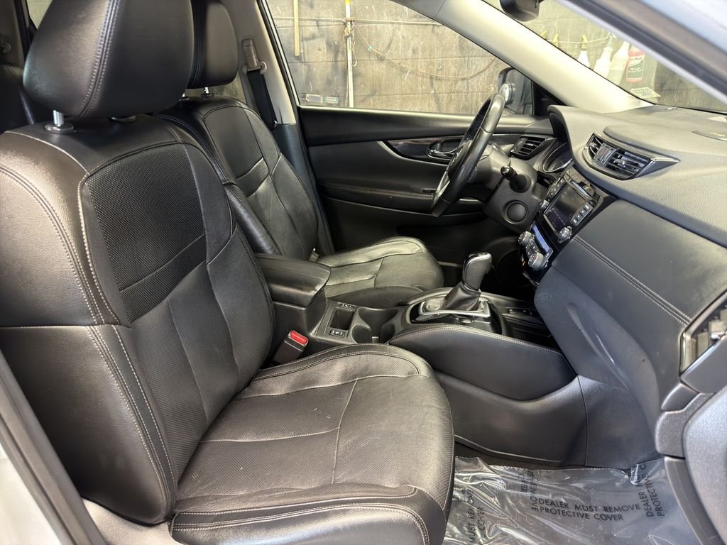 Used 2019 Silver Nissan SL image 28