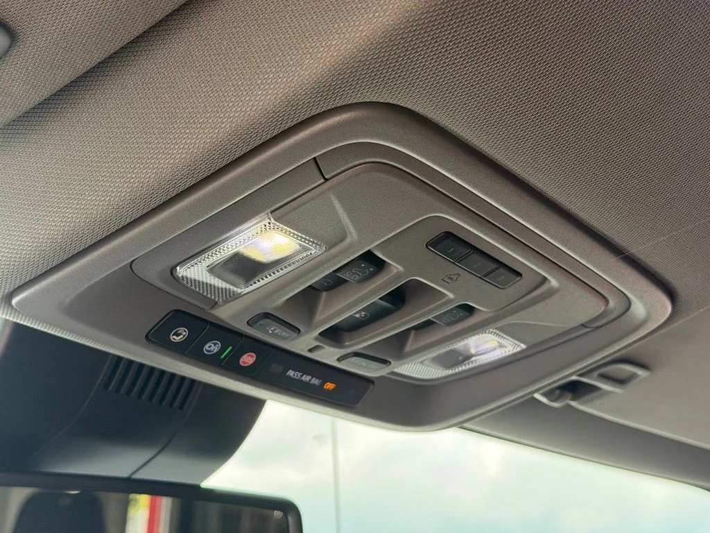 Used 2023 White GMC Denali image 24
