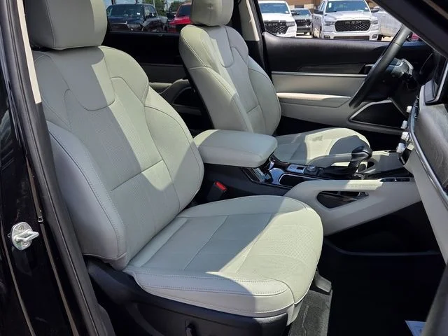 Used 2020 Black Kia EX image 19