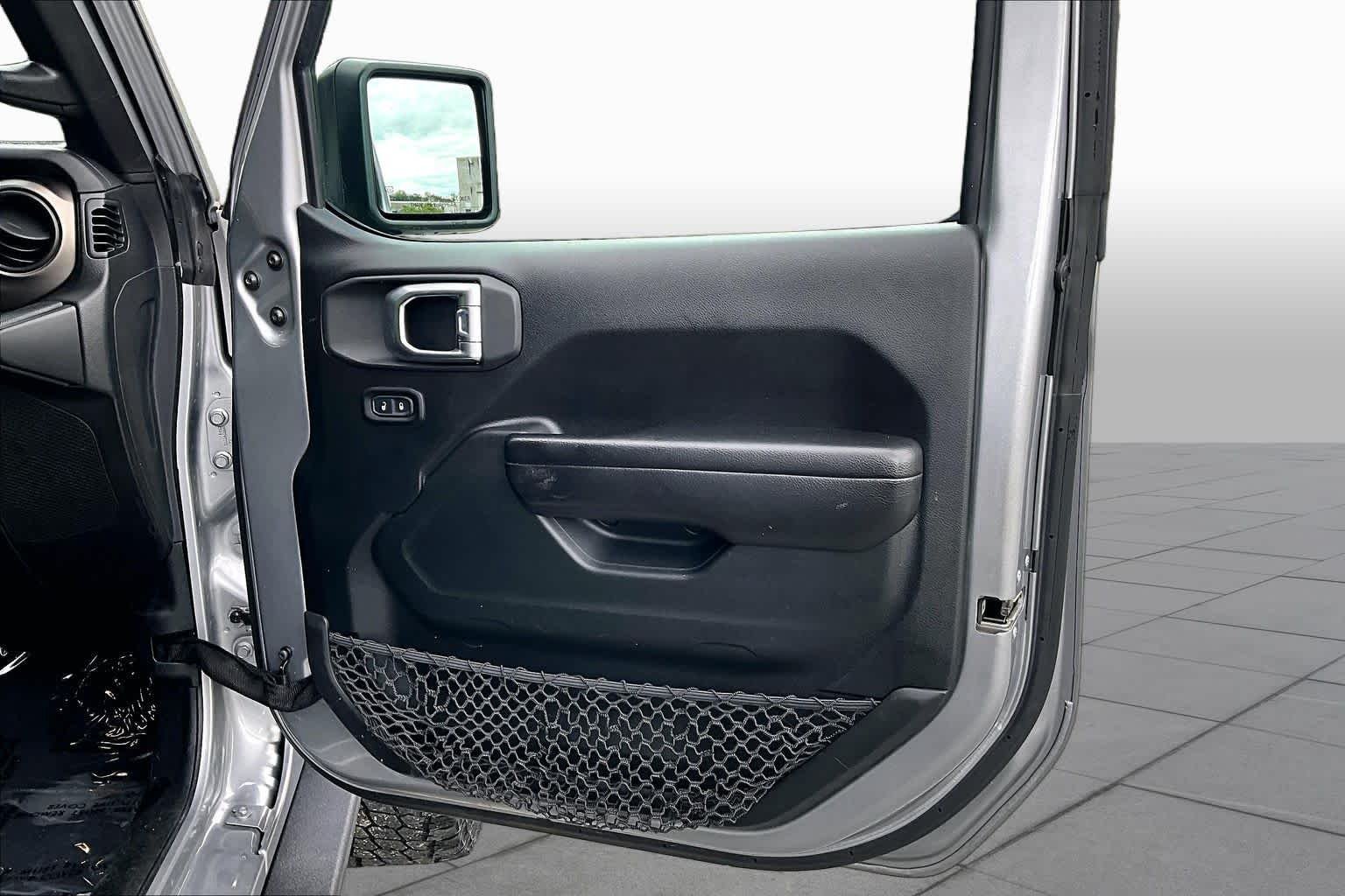 Used 2020 Billet Silver Metallic Clearcoat Jeep Sport S image 23