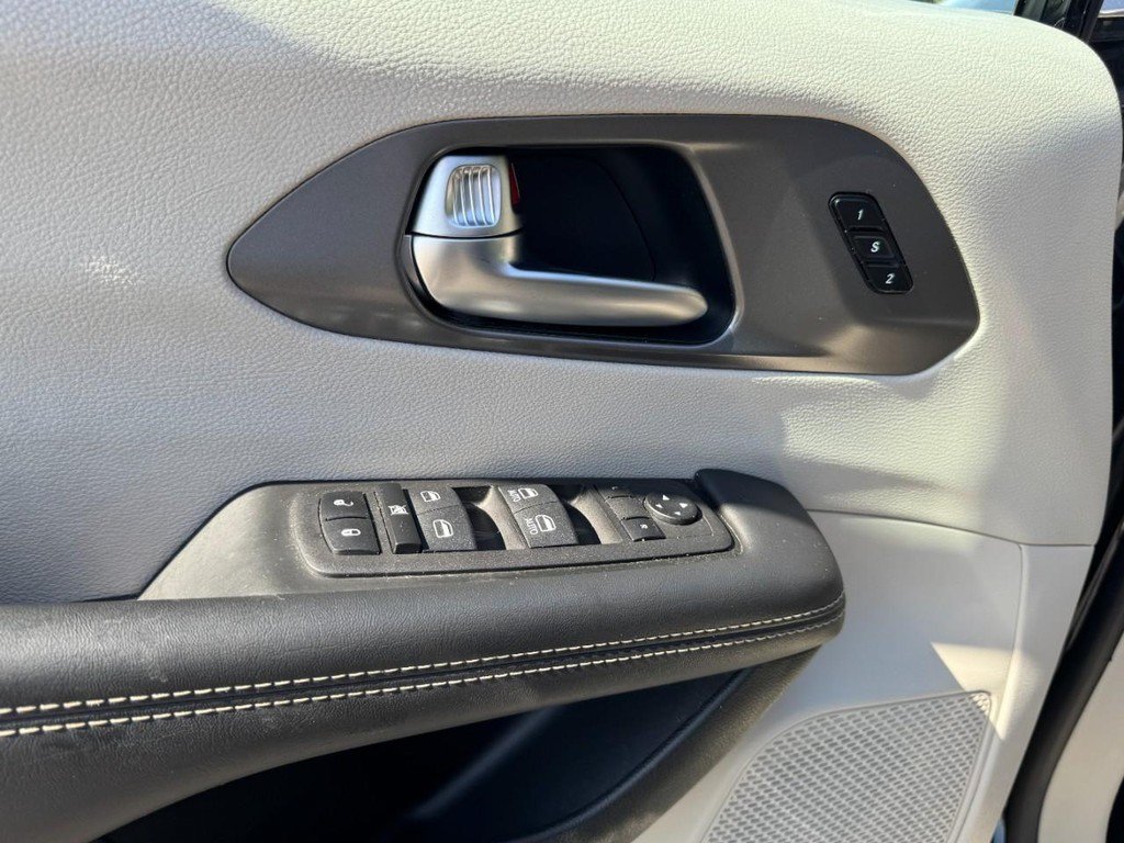 Used 2023 Black Chrysler Touring L image 16