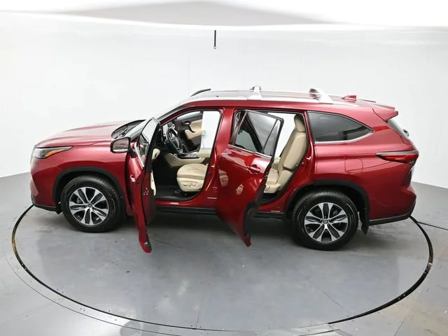 Used 2022 Ruby Flare Pearl Toyota XLE image 42