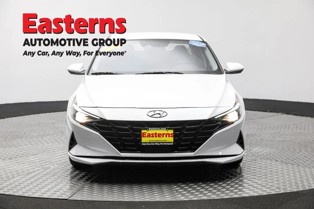 Used 2022 White Hyundai SEL image 2