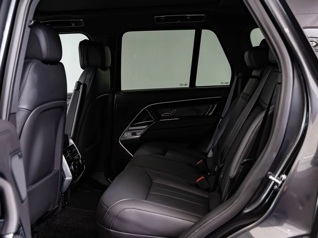 Used 2025 Carpathian Grey Premium Metallic Land Rover SE image 43
