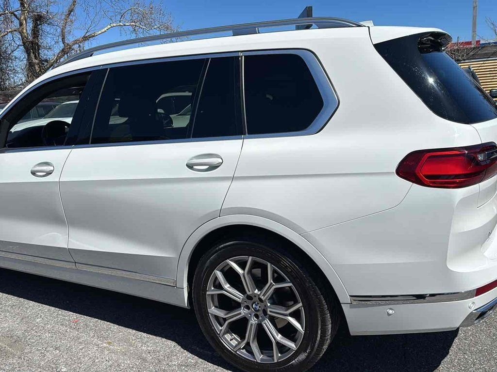 Used 2022 White BMW xDrive40i image 7