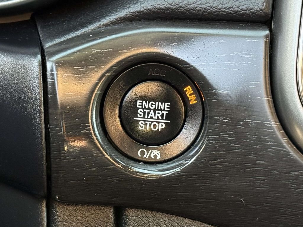 Used 2018 Black Jeep Altitude image 25