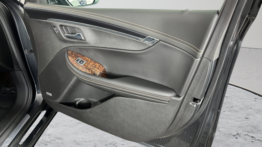 Used 2014 Ashen Gray Metallic Chevrolet LTZ image 15