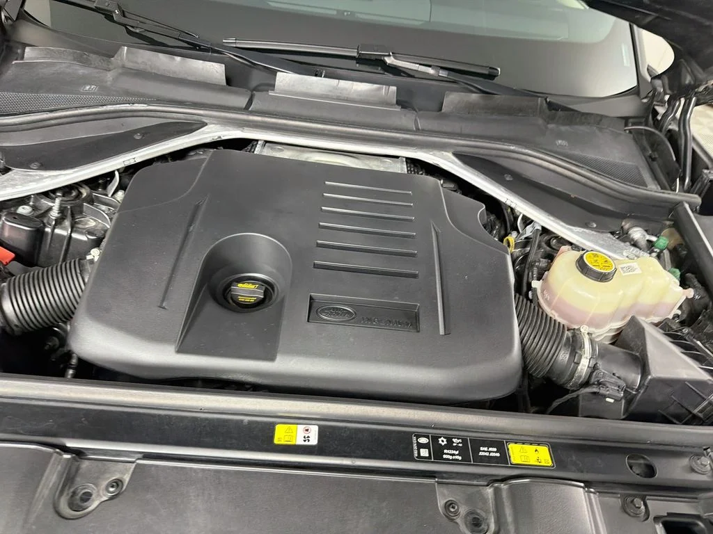 Certified Used 2024 Gray Land Rover SE image 33