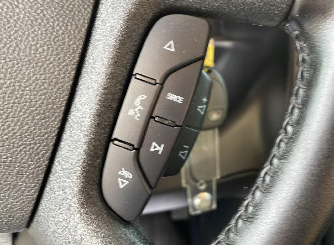 Used 2021 Summit White Chevrolet  image 15