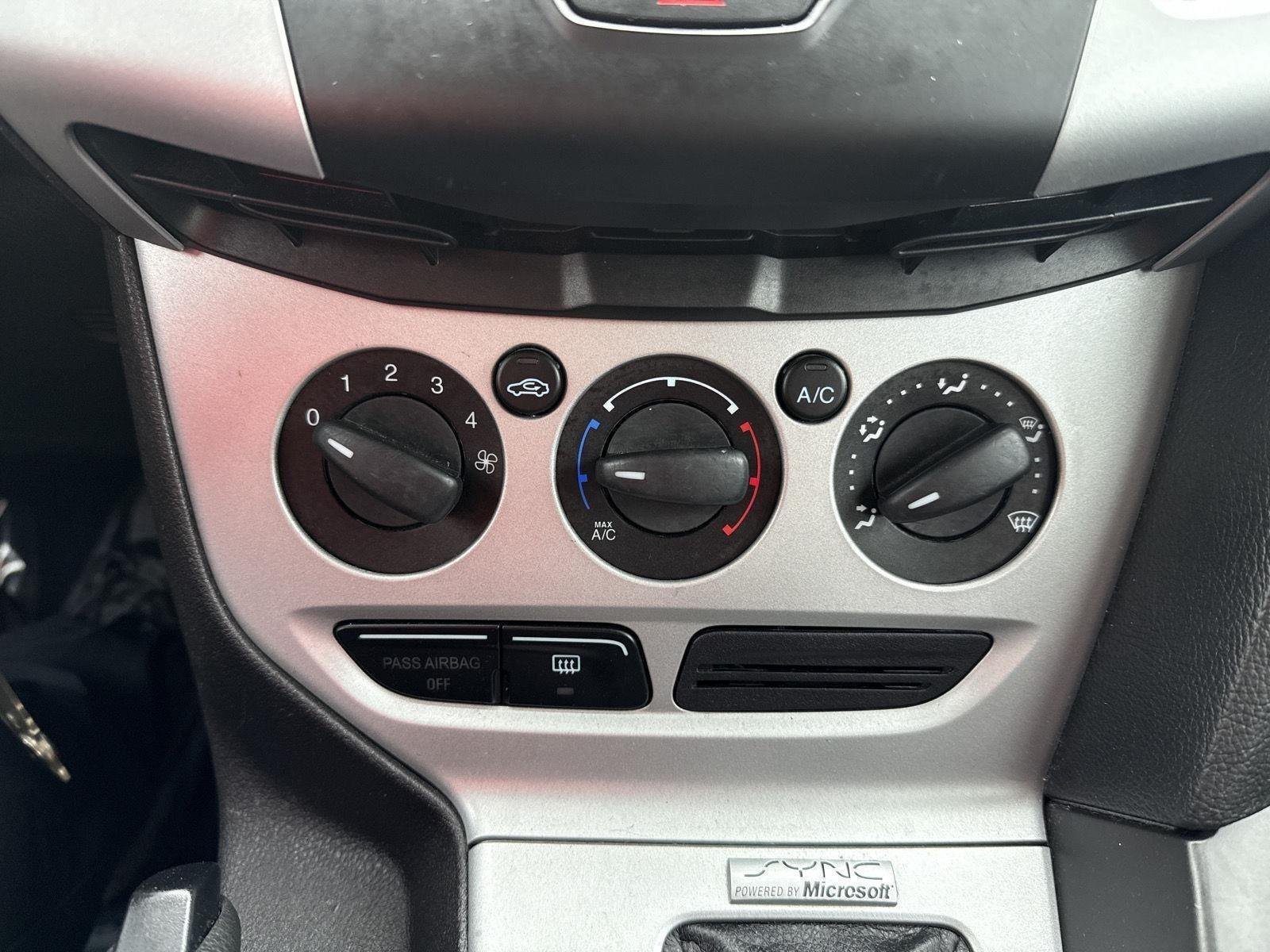 Used 2013 Tuxedo Black Metallic Ford SE image 22