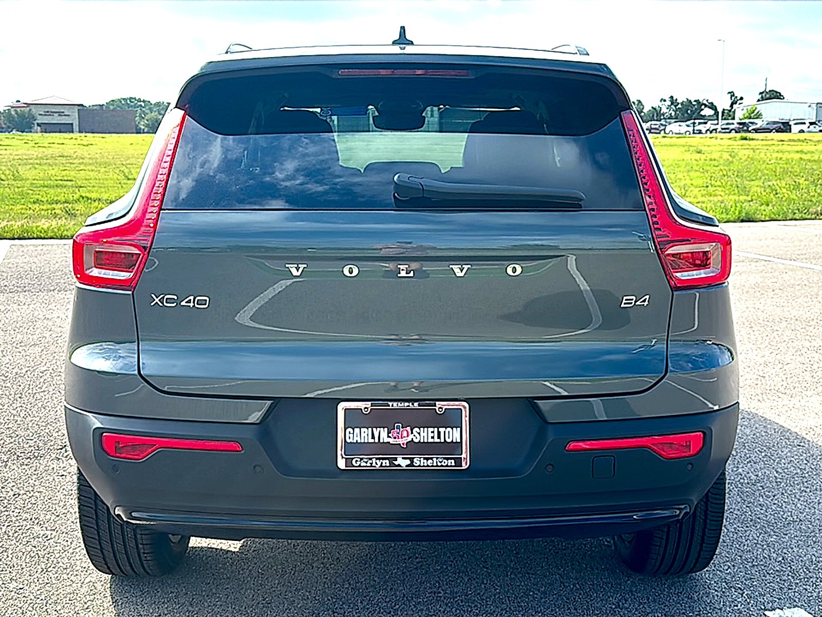 2026 Volvo XC40 Plus - Photo 7
