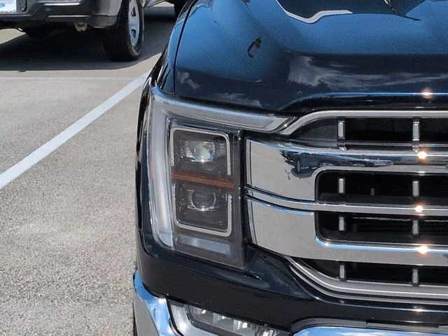 Used 2022 Blue Metallic Ford Lariat image 10