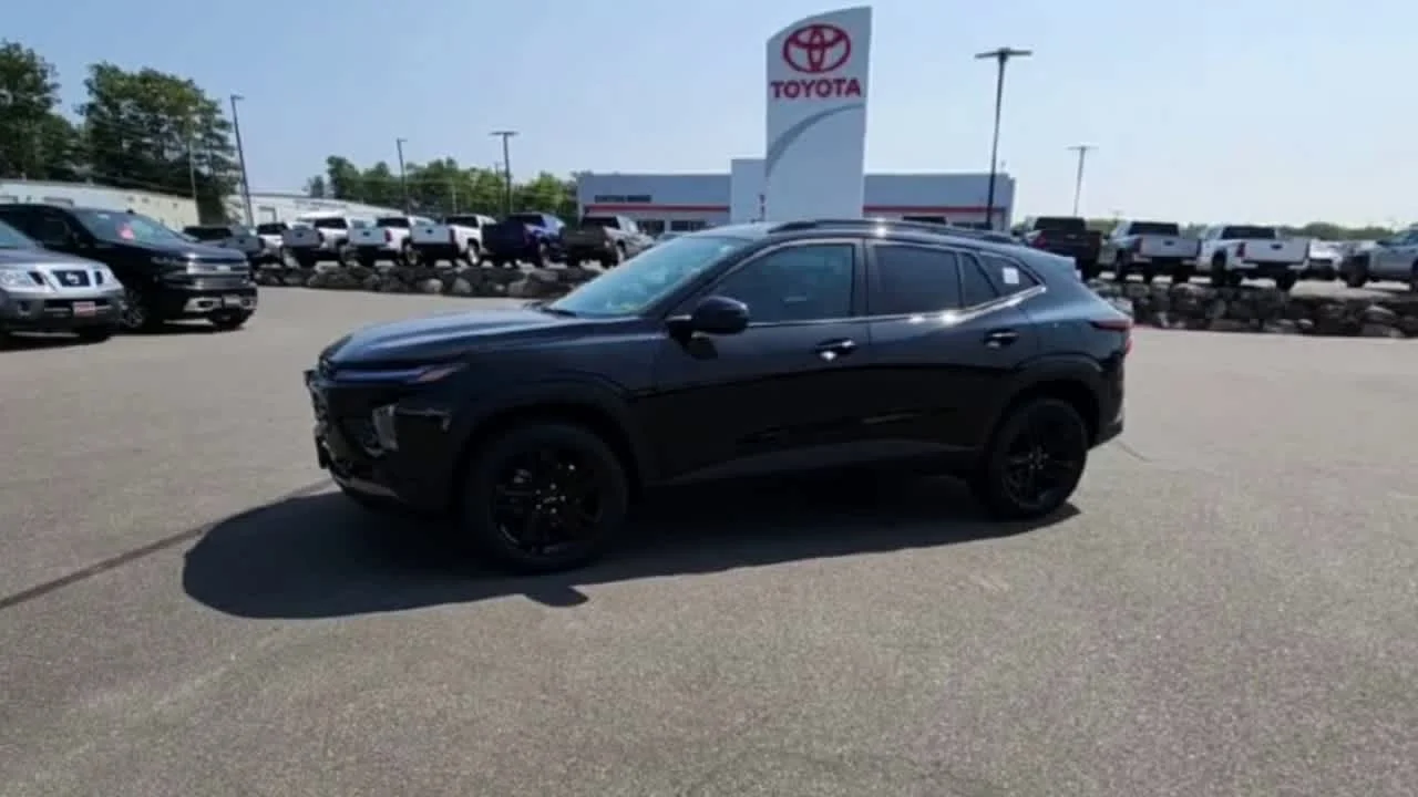 Used 2025 Mosaic Black Metallic Chevrolet ACTIV image 3