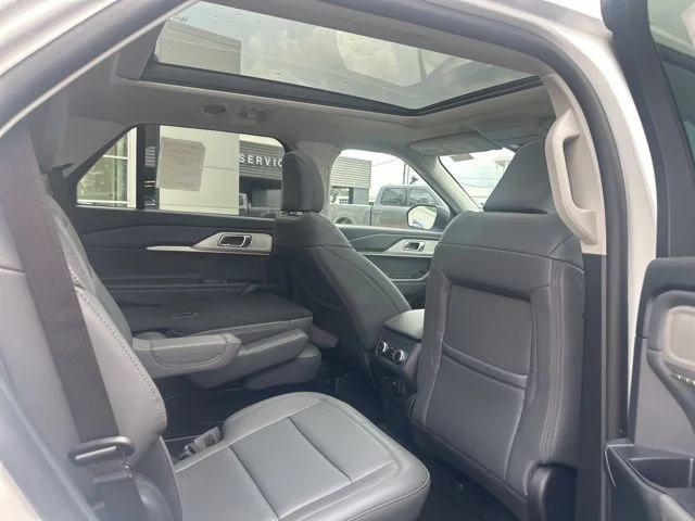 New 2026 Star White Metallic Tri-Coat Ford Active image 15