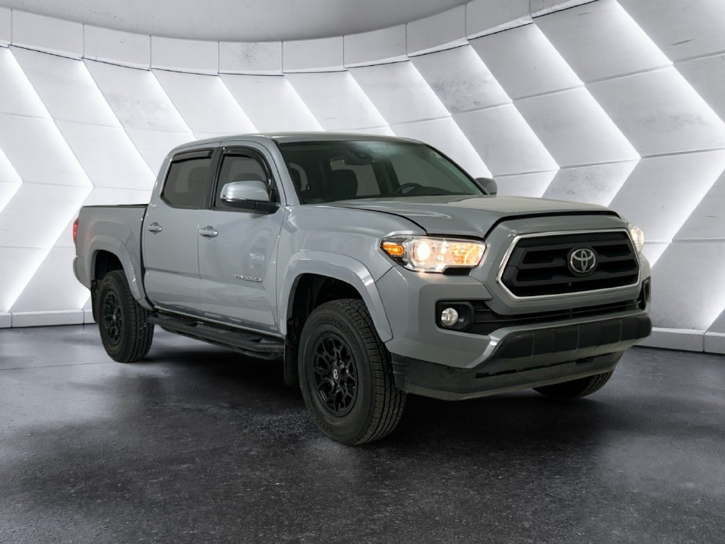 Used 2020  Toyota SR5 image 1