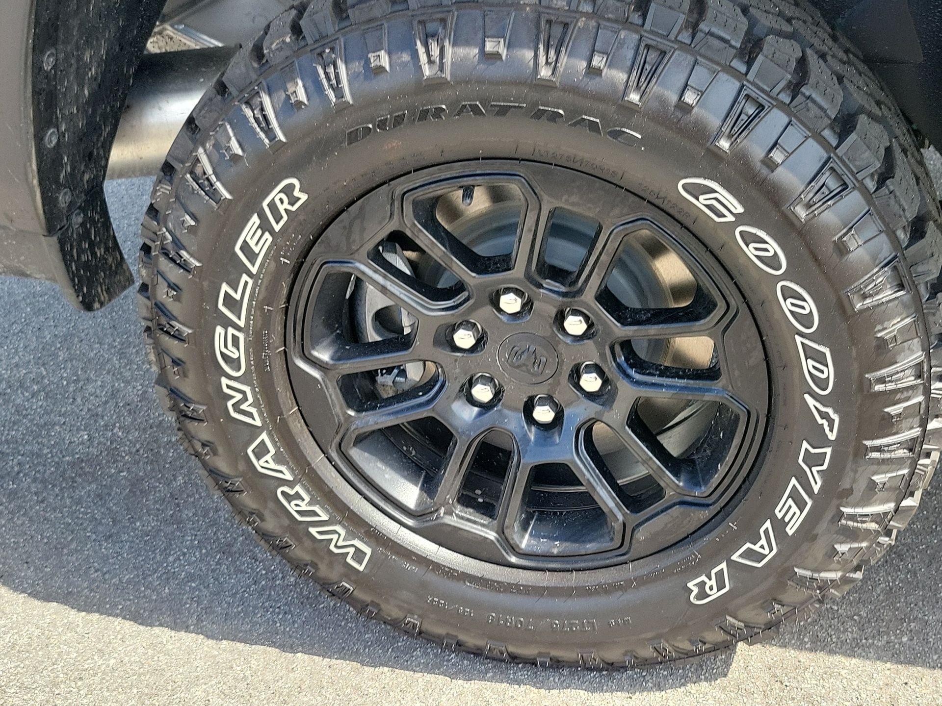 New 2026 Diamond Black Crystal Pearl-Coat Exterior Paint RAM Rebel image 20