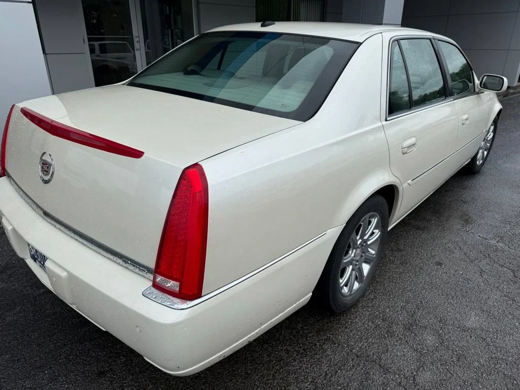 Used 2008 WHITE DIAMOND TRICOAT Cadillac w/1SC image 3