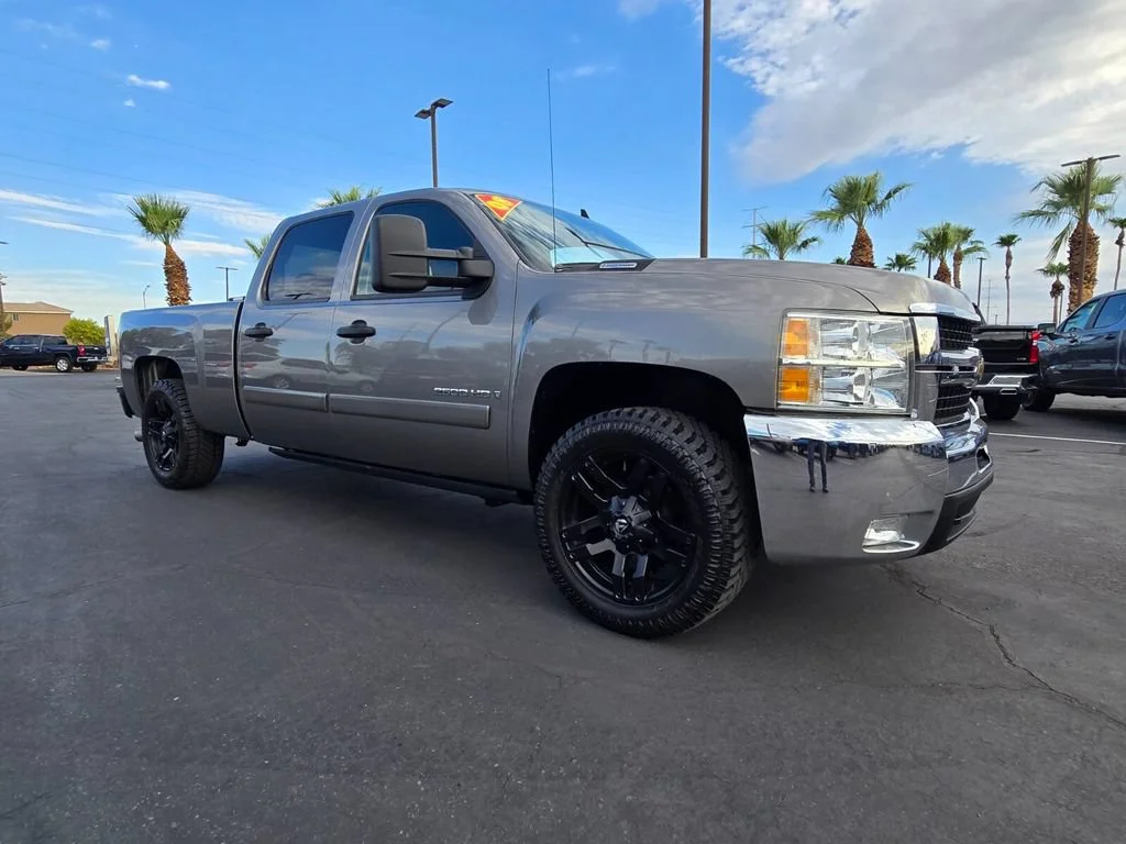 Used 2008 GRAYSTONE METALLIC Chevrolet LT w/1LT image 1