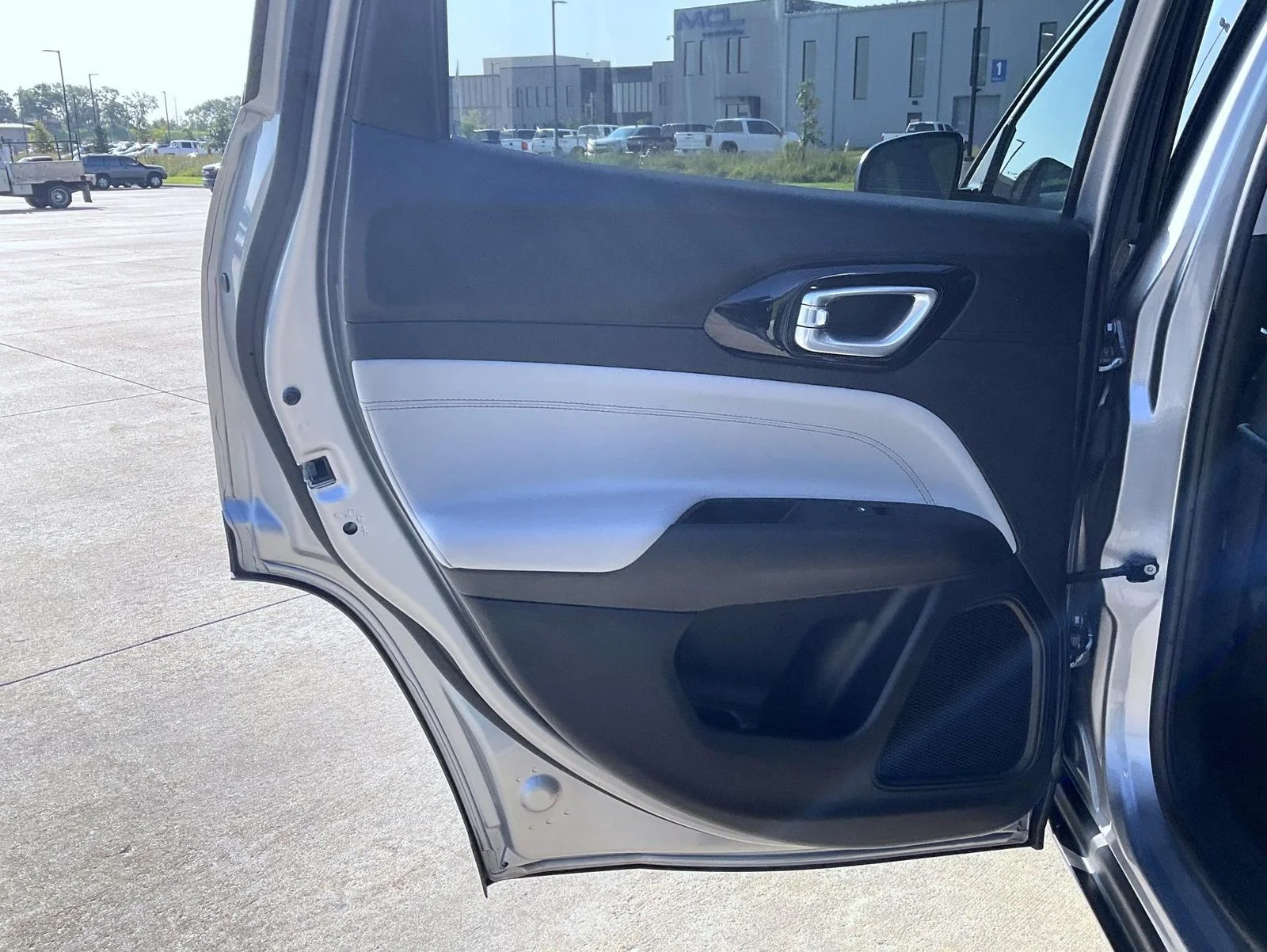 Used 2022 Silver Jeep Limited image 18