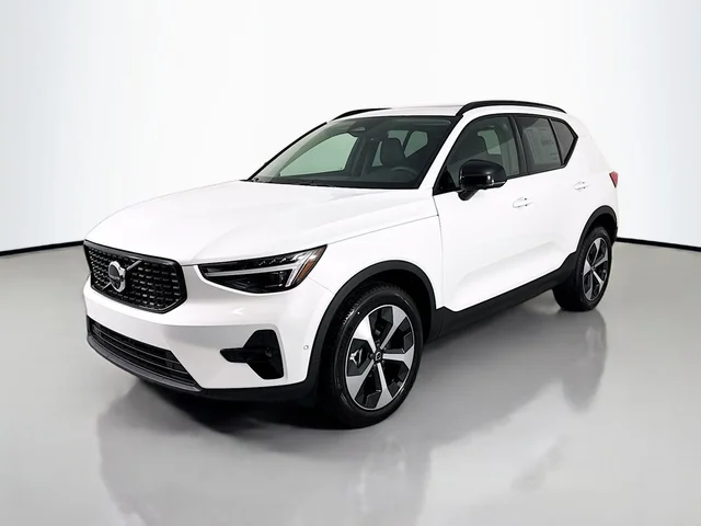 2026 Volvo XC40 B5 Plus