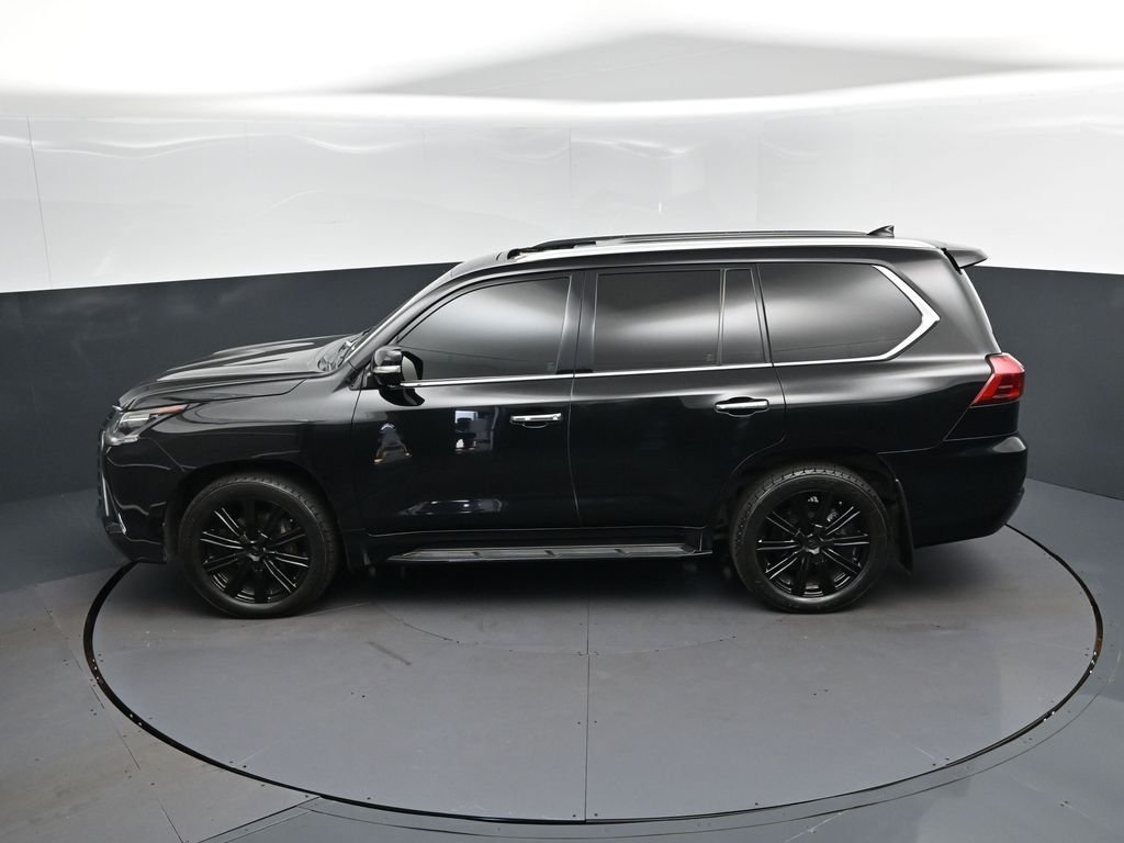 2017 Lexus LX 570 - Photo 34