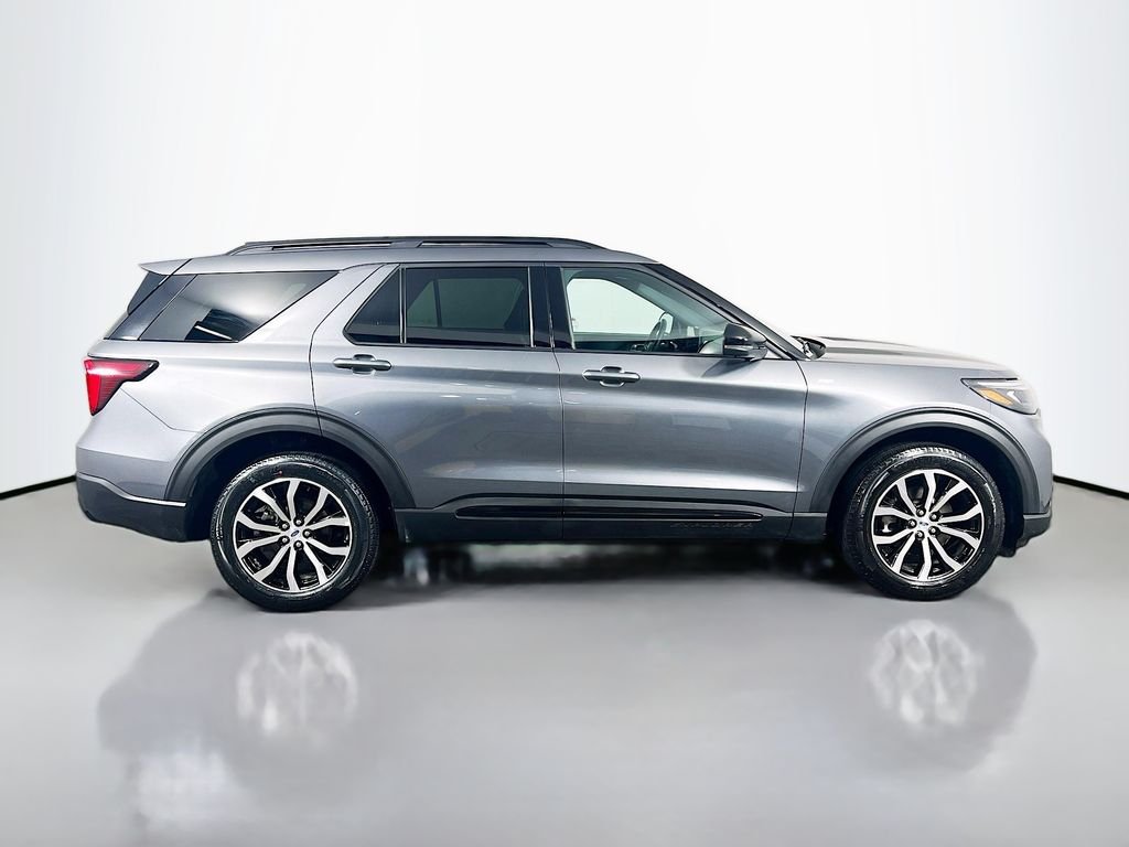 Used 2025 Carbonized Gray Metallic Ford ST-Line image 8