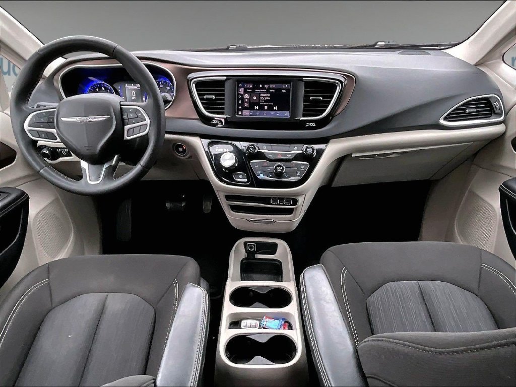Used 2024 White Chrysler LX image 22