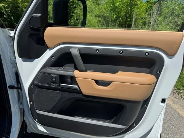 New 2026 Fuji White LAND ROVER X-Dynamic SE image 21