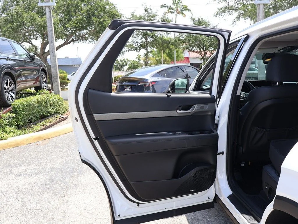 Used 2024 White Hyundai SEL image 29