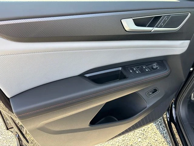 New 2026 Deep Black Pearl Volkswagen Peak Edition image 13