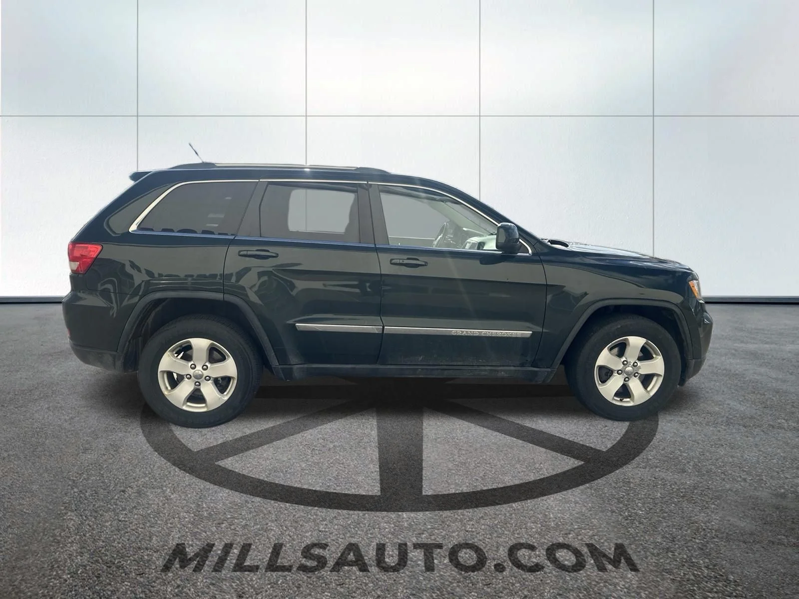 Used 2011 Green Jeep Laredo image 3