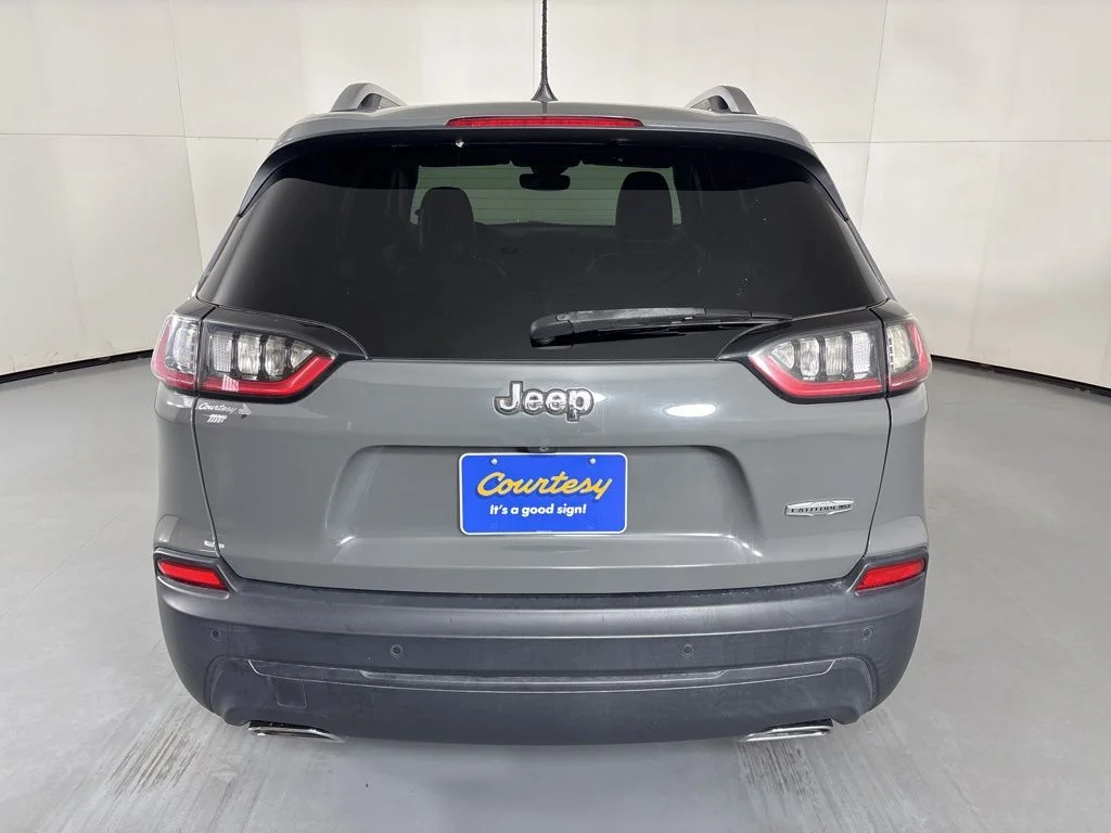 Used 2021 Gray Jeep Latitude Lux image 7