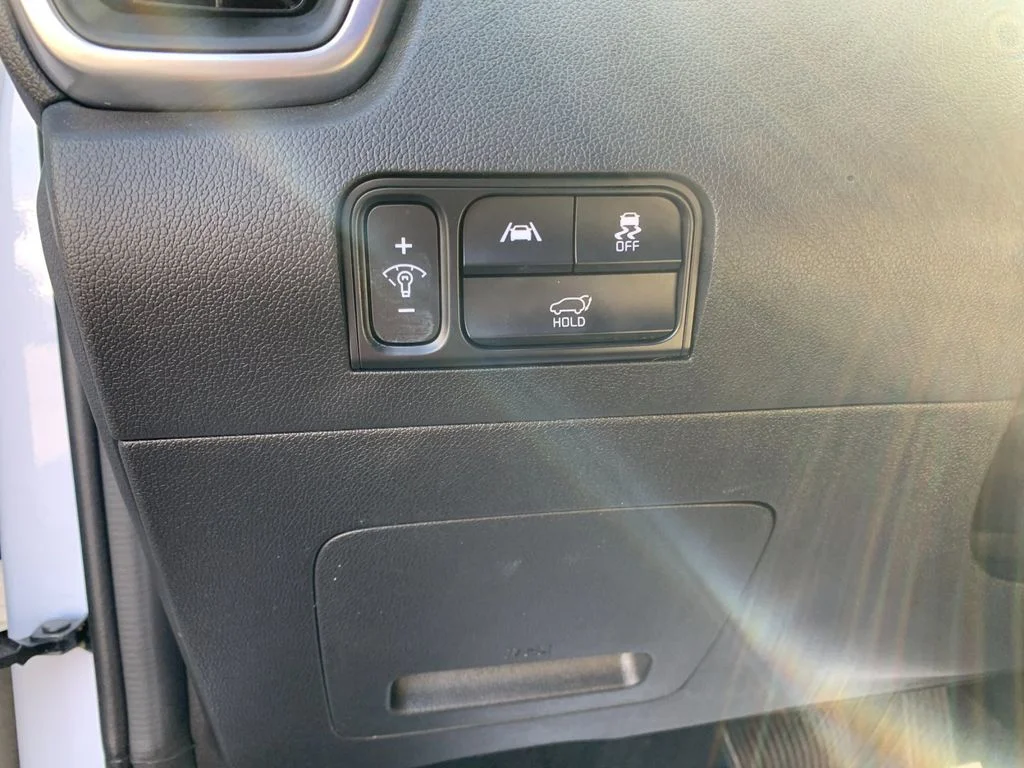 Used 2023 White Kia X-Line EX image 34