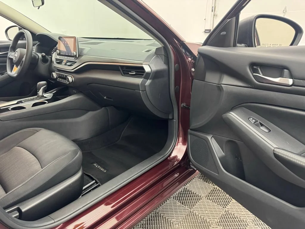 Used 2024 Red Nissan 2.5 SV image 27