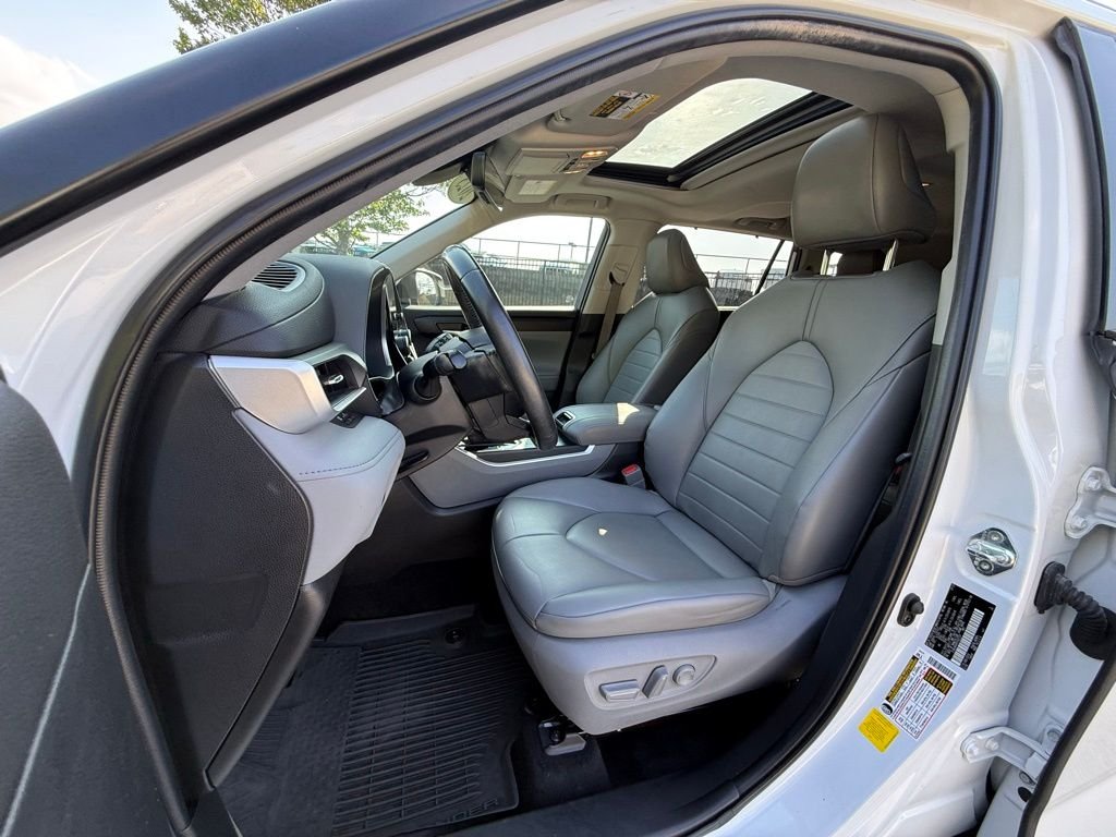 Used 2023 Beige Toyota XLE image 20