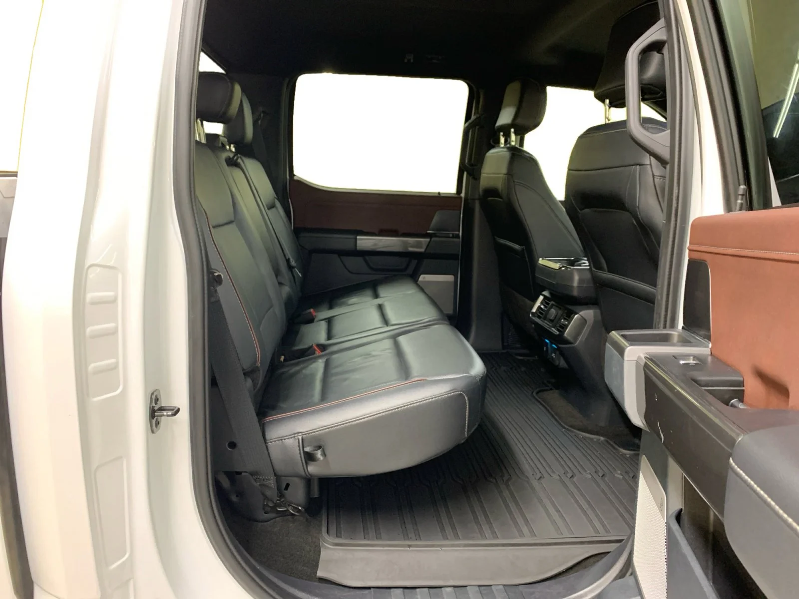 Used 2022 White Ford Lariat SuperCrew image 18