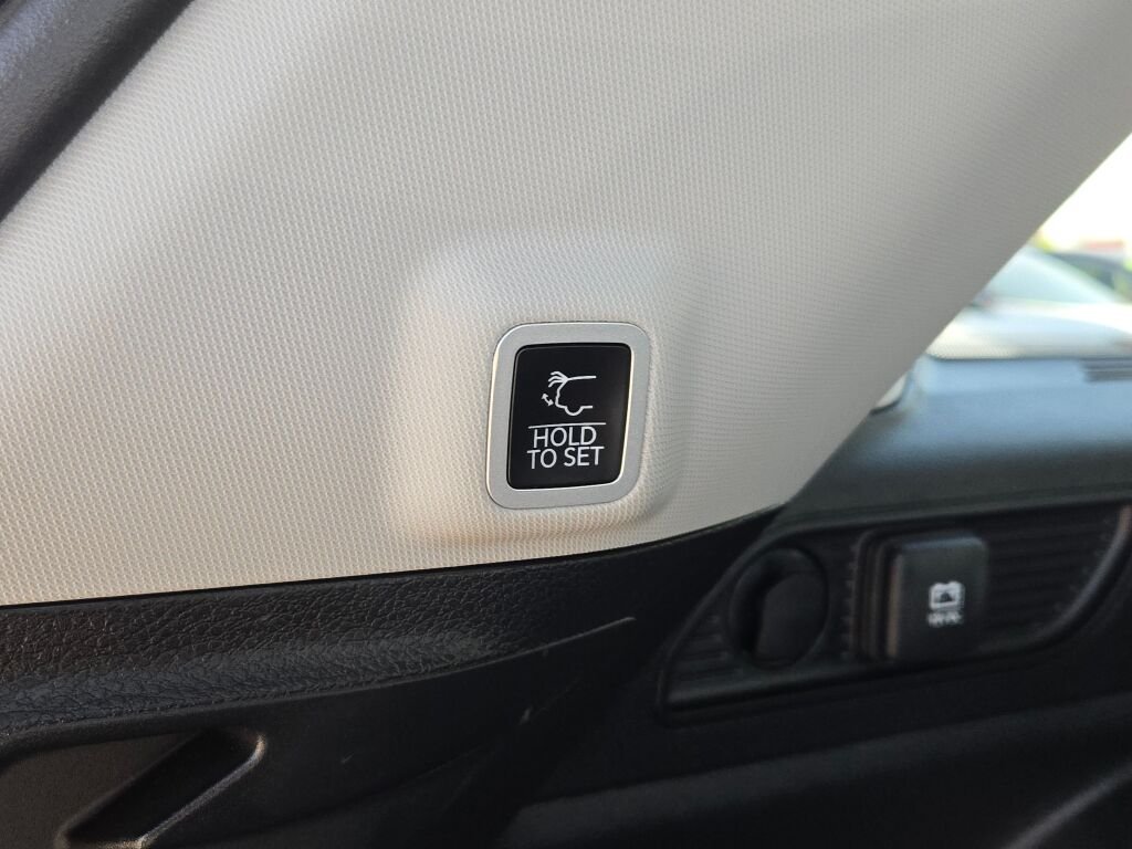Used 2024 Gray Jeep Limited image 15