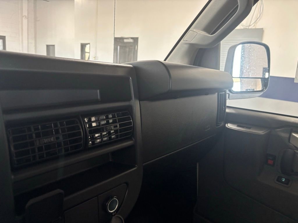 2025 Chevrolet Express Cargo Work Van - Photo 31