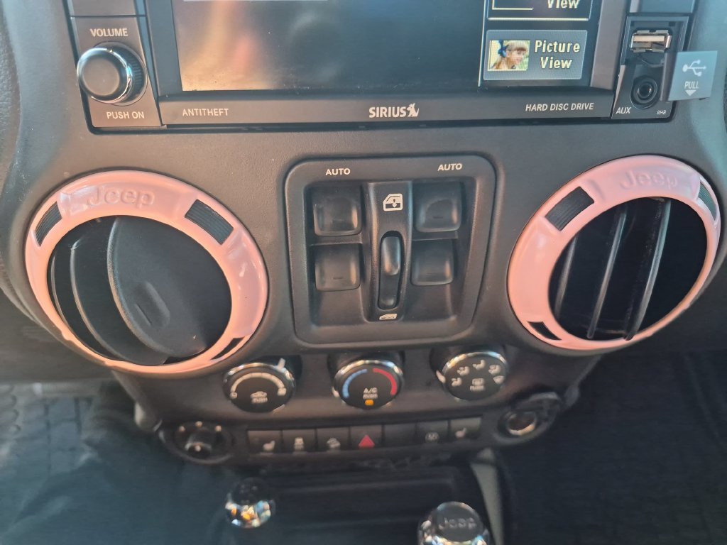 Used 2017 White Jeep Unlimited Rubicon image 16