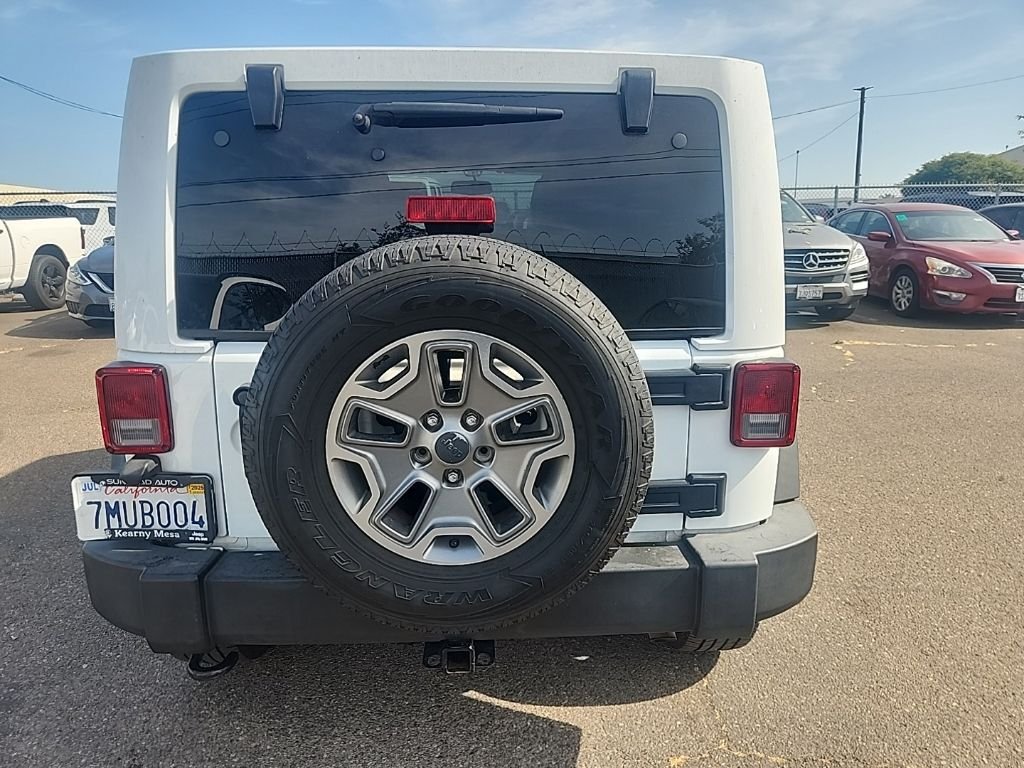 Used 2015 White Jeep Unlimited Rubicon image 12