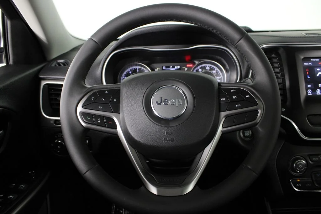 Used 2020 Gray Jeep Latitude Plus image 8