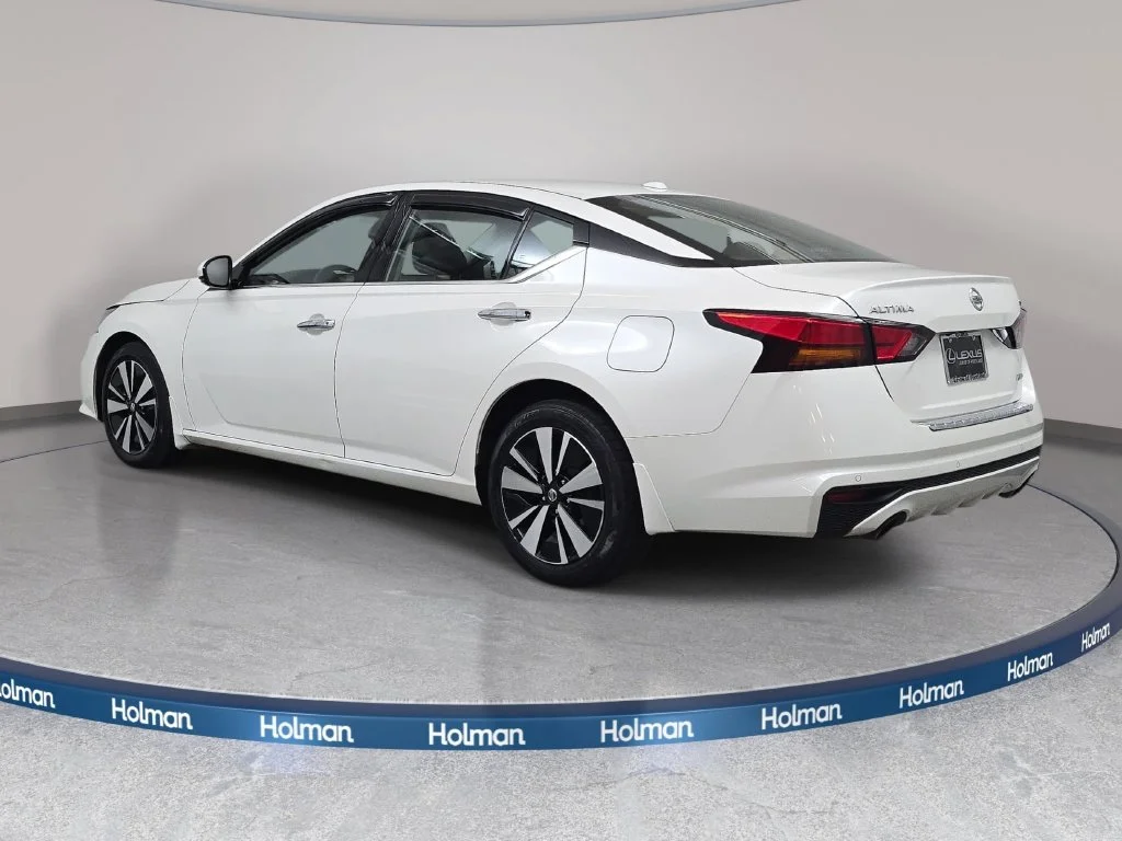 Used 2020 White Nissan 2.5 SL image 8