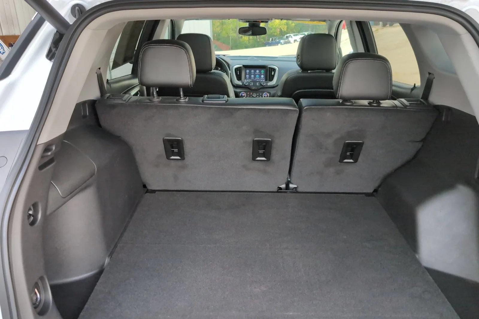 Used 2022 SUMMIT WHITE GMC SLT image 16