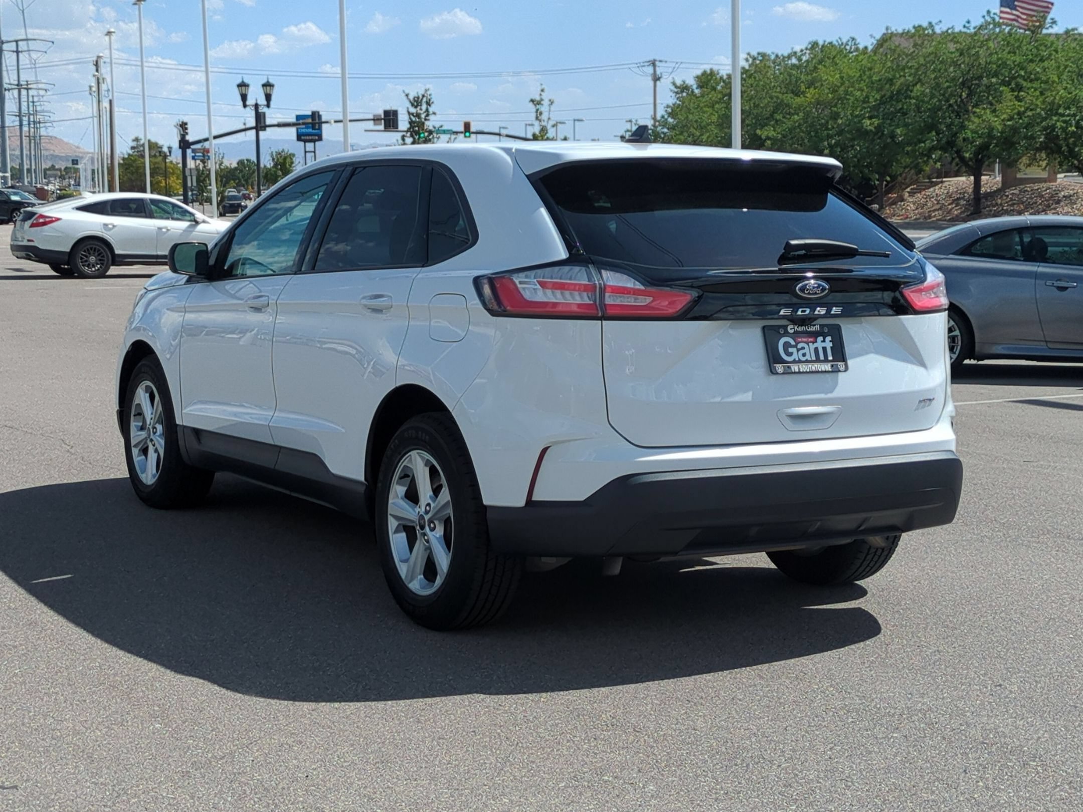 Used 2022 Oxford White Ford SE image 5