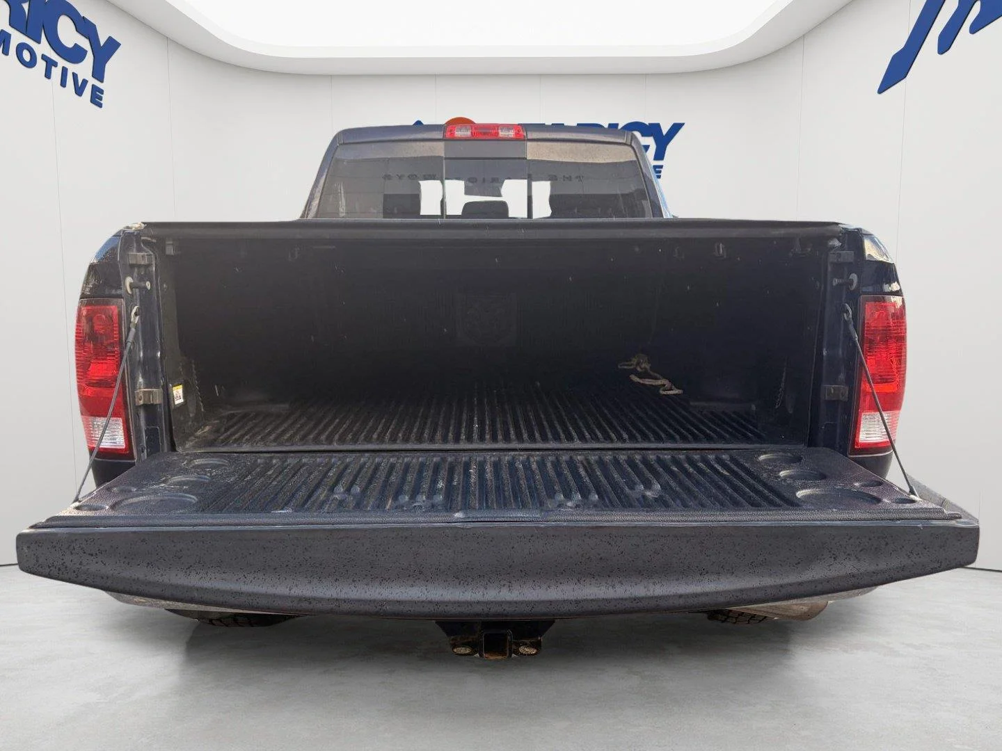 Used 2018 True Blue Pearlcoat Ram Big Horn image 4