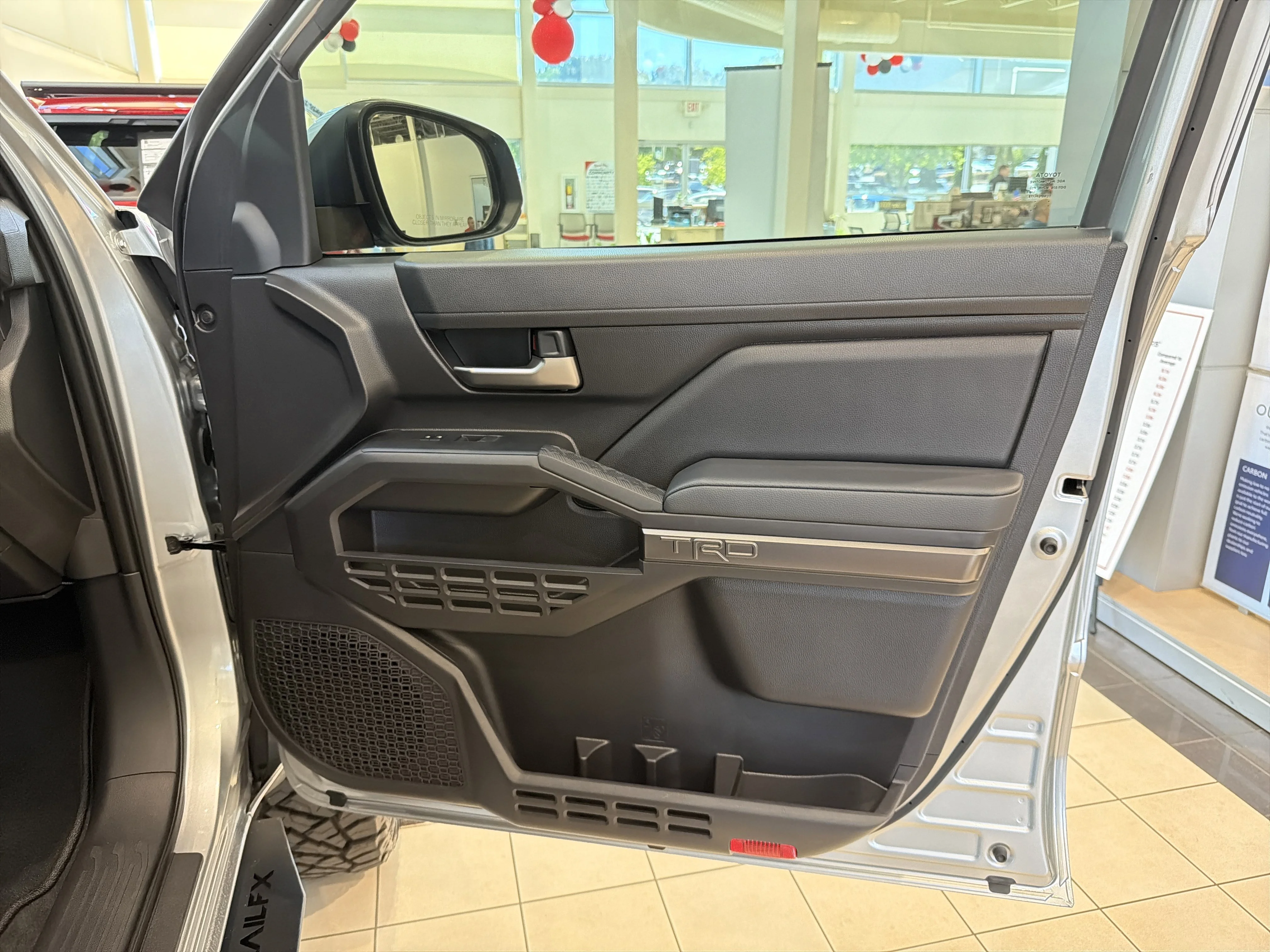 2025 Toyota Tacoma TRD Off Road - Photo 13