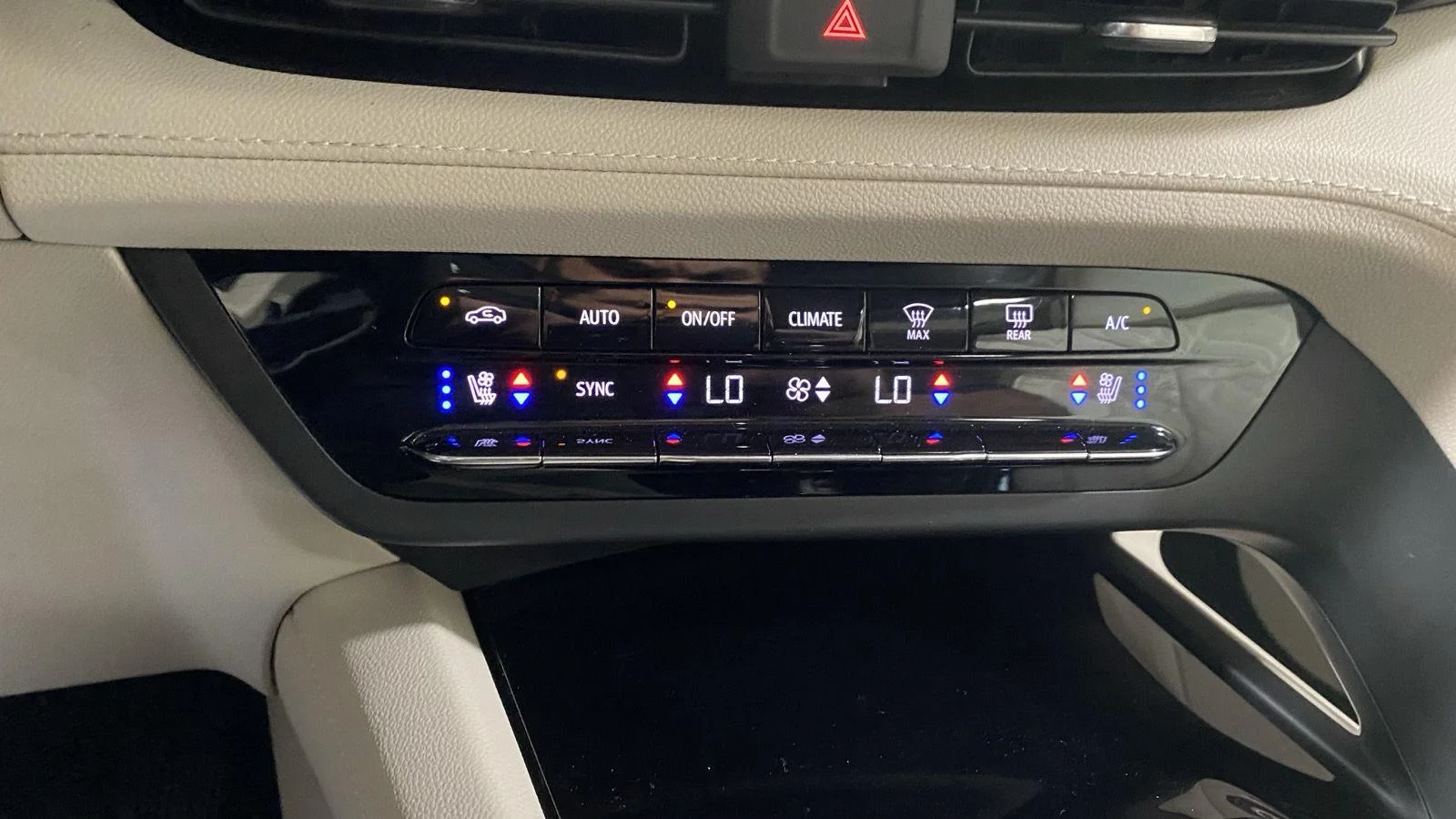 Used 2023 White Frost Tricoat Buick Avenir image 24