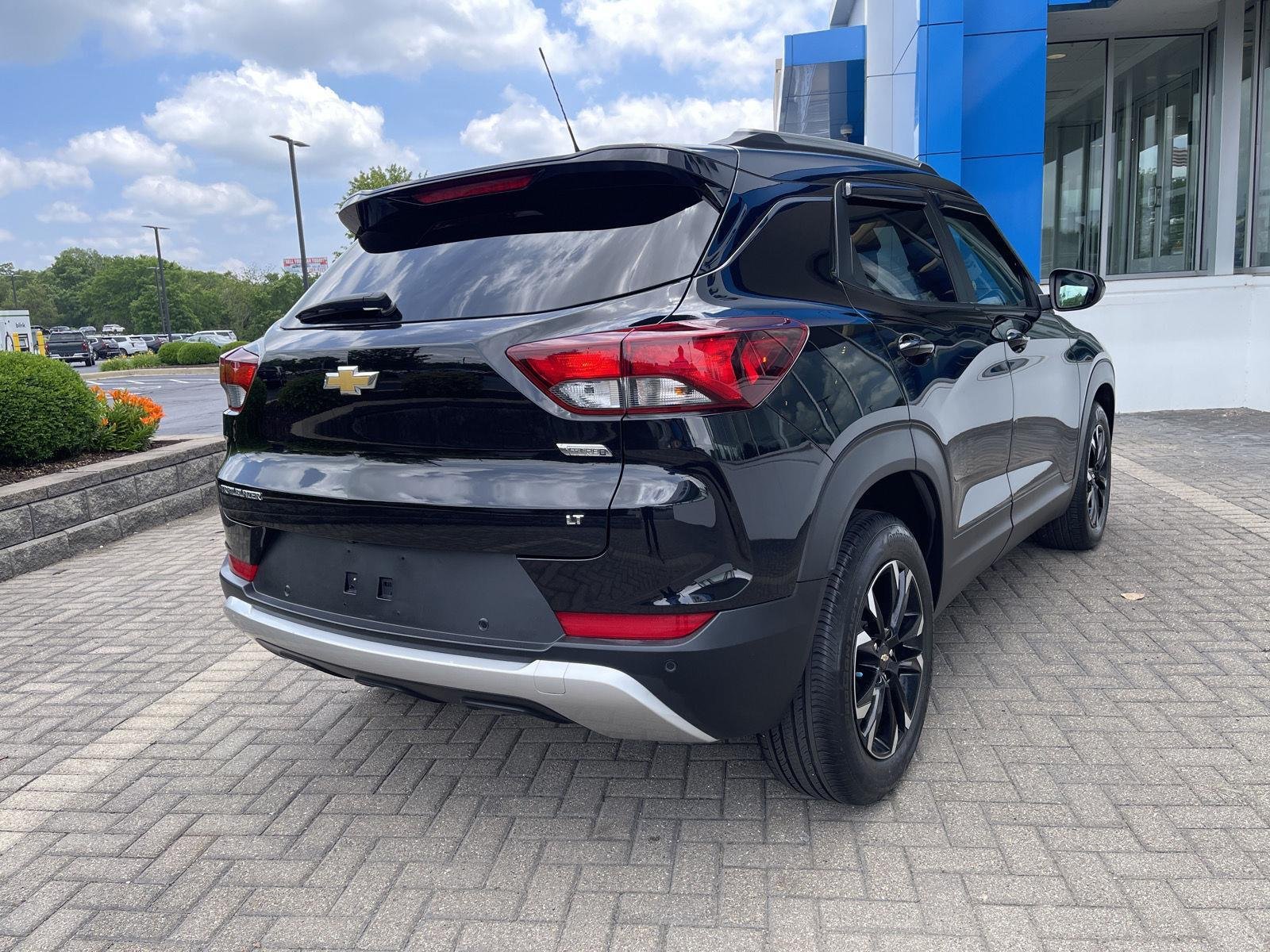 Used 2022 Mosaic Black Metallic Chevrolet LT image 5