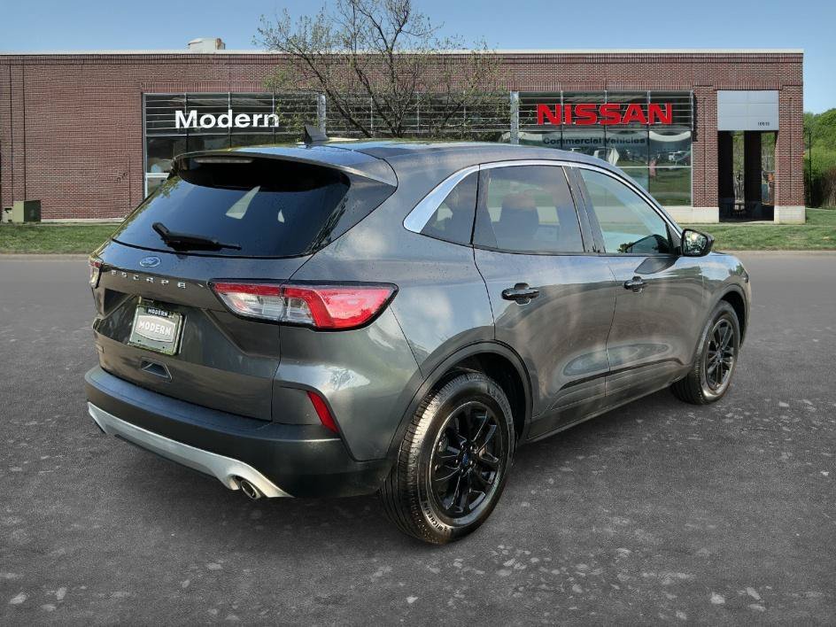 Used 2021 Gray Metallic Ford SE image 4